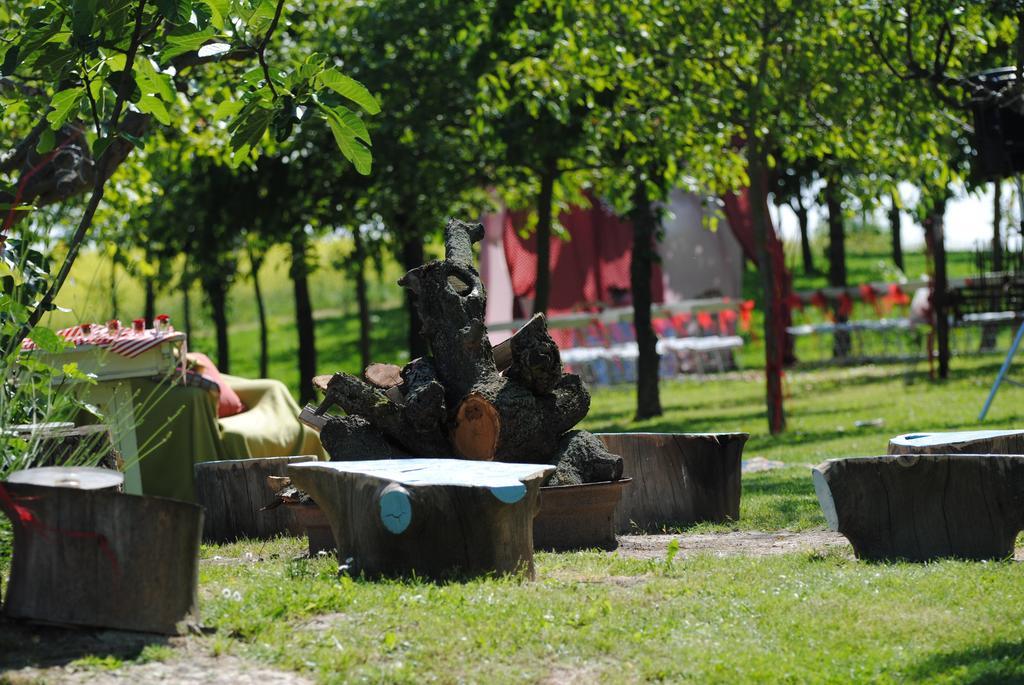 La Commedia Della Pentola Guest House Lu (Piedmont) Bagian luar foto